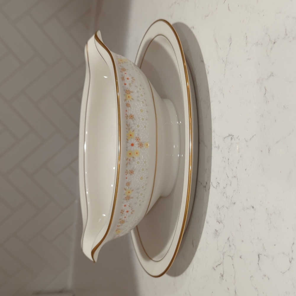Noritake Fragrance 7025 Gravy Boat with attached stand